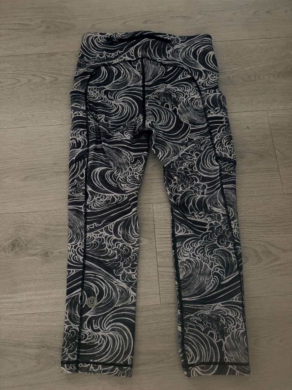 SeaWheeze lululemon athletica Black & White Wave-Print Leggings with Side Panels